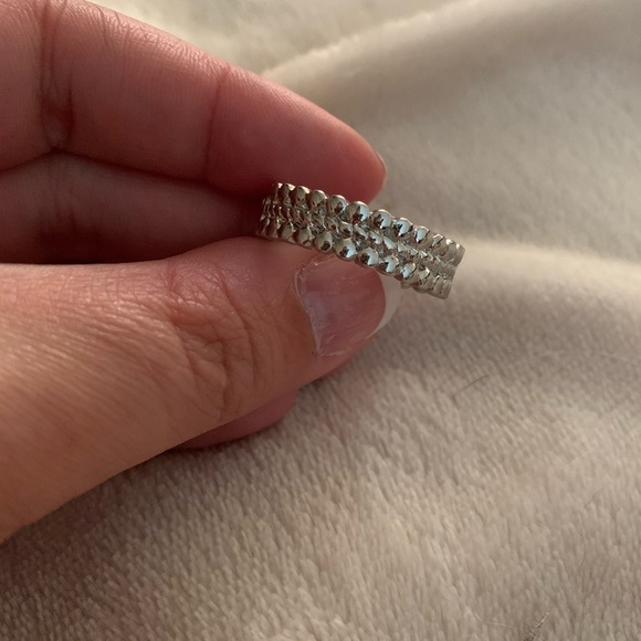 Stretchy band silver ring - Picture 3 of 3